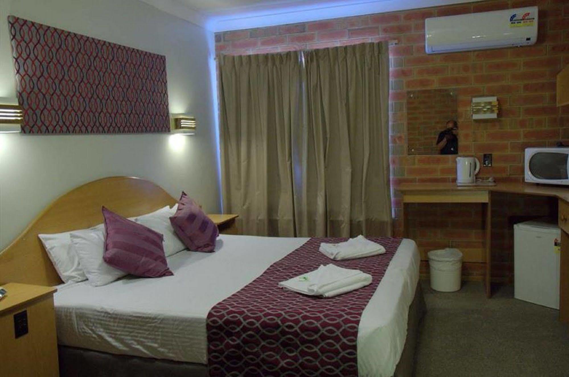 Pooraka Motor Inn Buitenkant foto