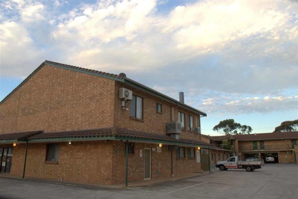 Pooraka Motor Inn Buitenkant foto